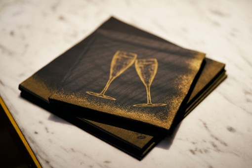 Duni Bio Dunisoft Servetten 40x40cm 2-lgs 1/4-vouw Sparkly Cheers Black Pak 60 stuks, foto 3 van 3